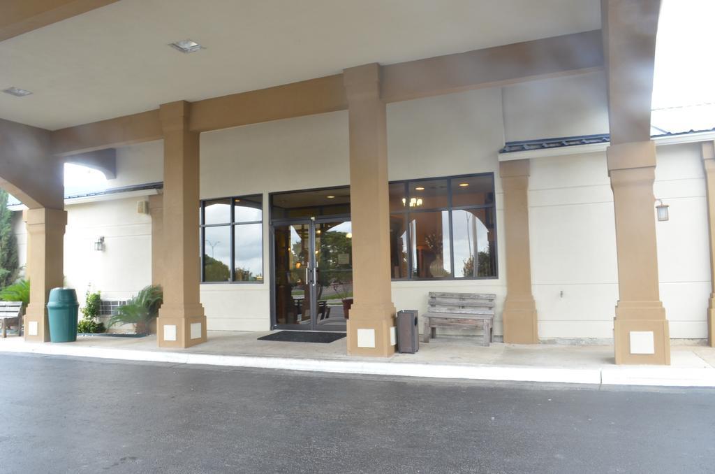 Summit Inn Hotel & Suites 샌 마르코스 외부 사진